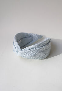 Hiuspanta leveä, Aqua