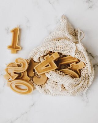 Numerokynttilä, mehiläisvaha